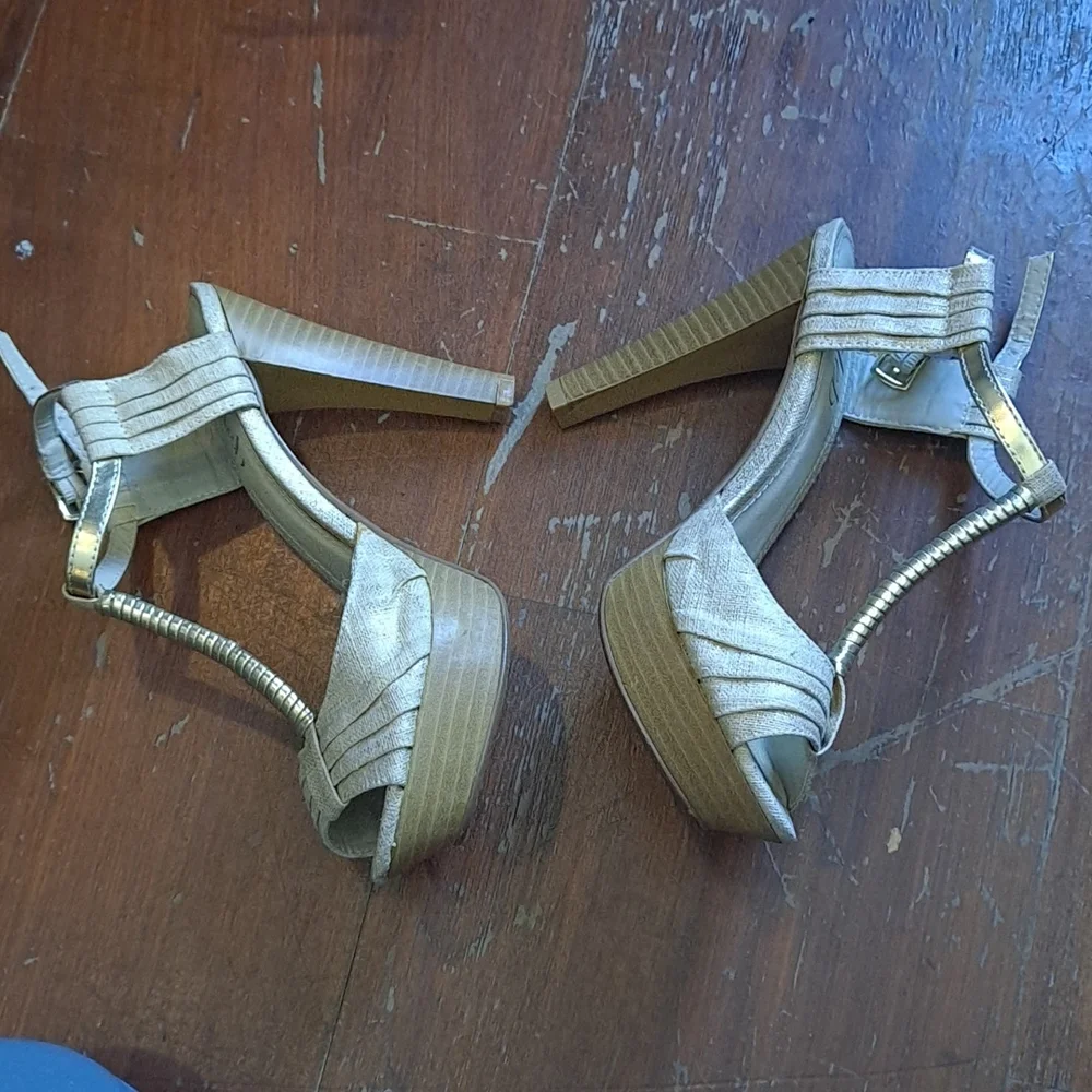 🌻3/$15🌻 Deb heels